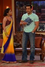 Salman Khan, sumona chakravarti on the sets of Comedy Nights with Kapil in Filmcity, Mumbai on 9th Jan 2014